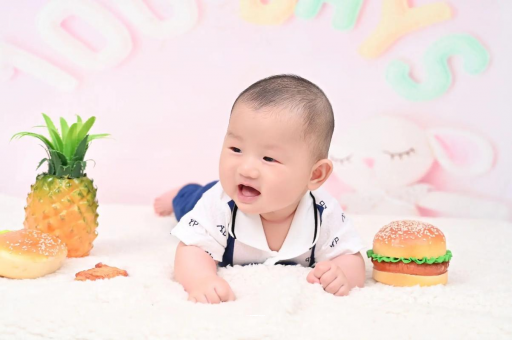 唐山宝宝在妈妈肚子里